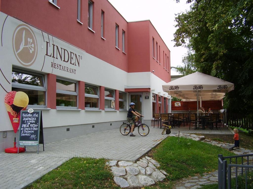Linden Restaurant And Pension Брно Экстерьер фото