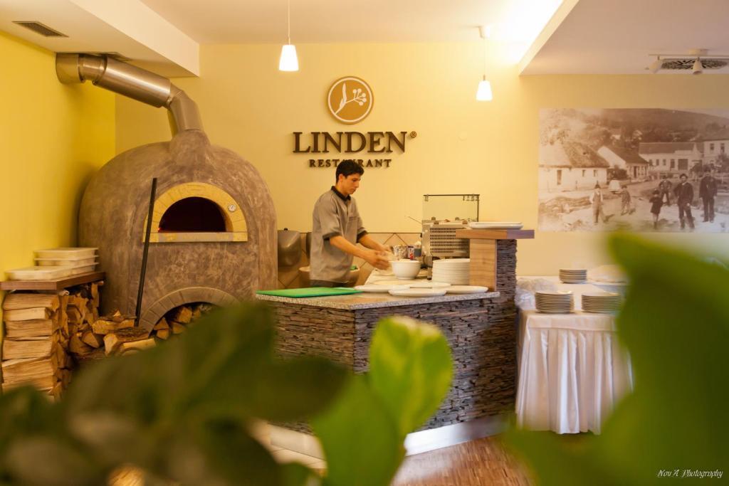 Linden Restaurant And Pension Брно Экстерьер фото
